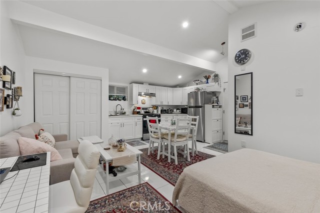 7228 Jamieson Avenue, Reseda CA: https://media.crmls.org/medias/02c5d4ba-22c1-499a-b5d6-f0ec58d2409f.jpg