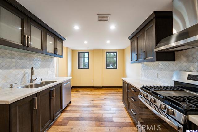 Detail Gallery Image 11 of 36 For 10523 Ashton Ave #202,  Los Angeles,  CA 90024 - 2 Beds | 2/1 Baths