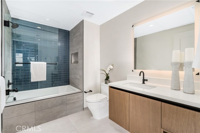 Detail Gallery Image 9 of 38 For 1333 S Orange Grove Ave #401,  Los Angeles,  CA 90019 - 3 Beds | 2/1 Baths