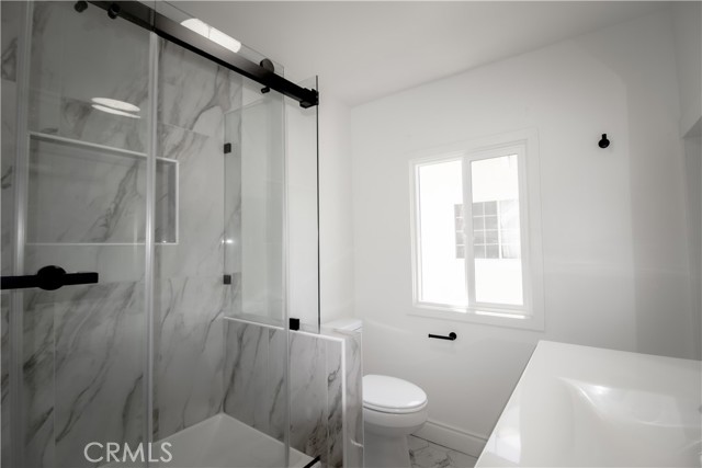 2101 Arlington Avenue, Los Angeles CA: https://media.crmls.org/medias/02c69844-0c4e-4c35-bc4b-ec39a7c60cc5.jpg