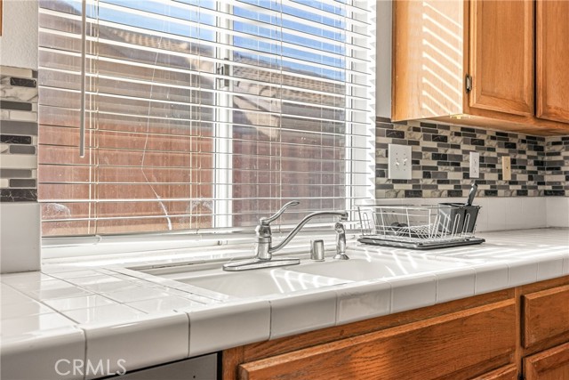 Detail Gallery Image 6 of 37 For 8541 Dove Creek, Hesperia,  CA 92344 - 4 Beds | 3 Baths