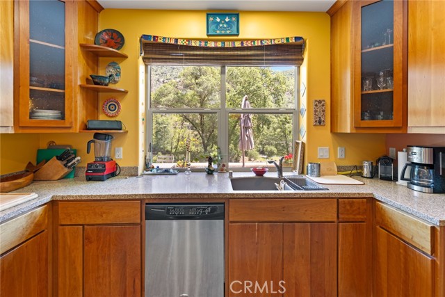Detail Gallery Image 12 of 51 For 12682 Quail Run Dr, Chico,  CA 95928 - 3 Beds | 3 Baths
