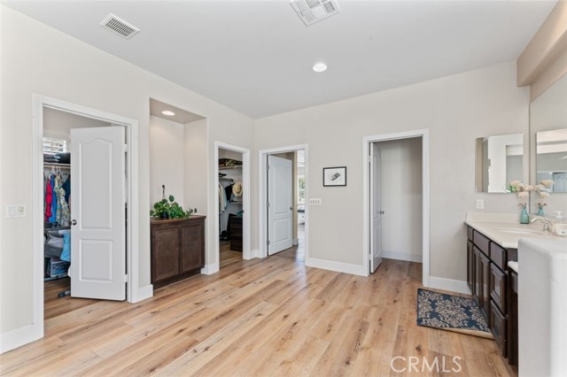Detail Gallery Image 36 of 63 For 15520 Megan Dr, Canyon Country,  CA 91387 - 5 Beds | 4 Baths