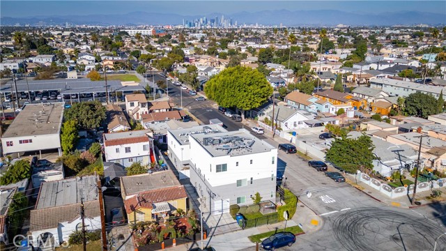 Detail Gallery Image 33 of 37 For 6919 S Menlo Ave, Los Angeles,  CA 90044 - 4 Beds | 4/1 Baths