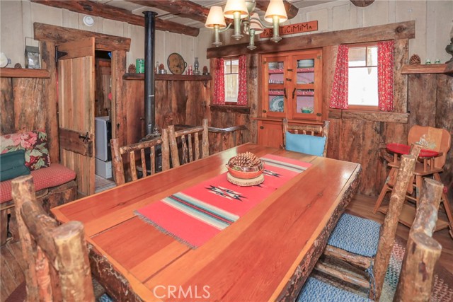 Detail Gallery Image 13 of 47 For 39342 Mohawk Dr, Fawnskin,  CA 92333 - 4 Beds | 2 Baths