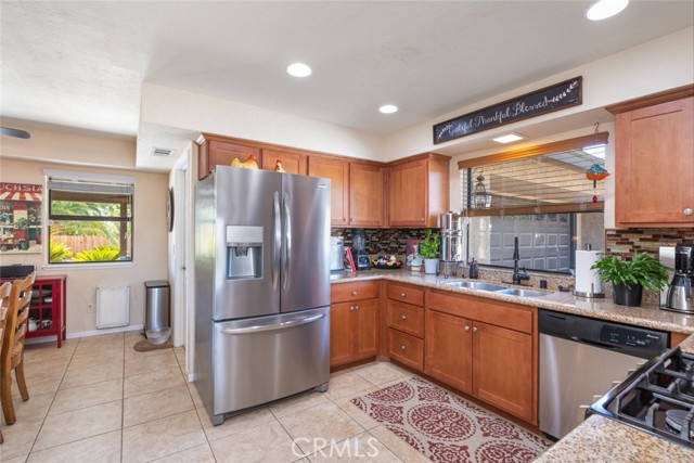 Detail Gallery Image 16 of 53 For 19455 Arcata Rd, Apple Valley,  CA 92307 - 3 Beds | 2 Baths