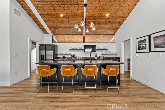 4139 S Cloverdale Avenue, Los Angeles CA: https://media.crmls.org/medias/02cc9697-0a02-4cbc-ae94-bdd0c290d47c.jpg
