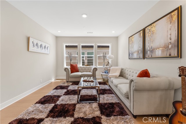 390 Riverbend, Lake Forest CA: https://media.crmls.org/medias/02ce449c-201d-47f5-bca2-ff8f5d88cfde.jpg