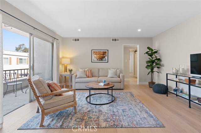10707 Camarillo Street, 314 photo 7