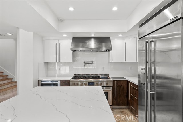 16544 Park Lane Drive, Los Angeles CA: https://media.crmls.org/medias/02cfbd2f-7a19-478e-b871-db1e08fc7ff9.jpg