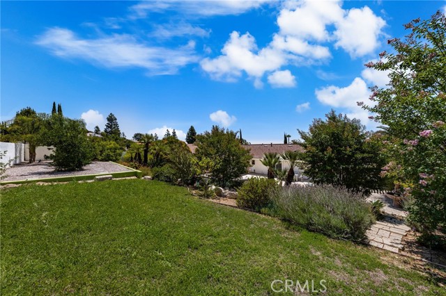 2525 Jonquil Drive, Upland CA: https://media.crmls.org/medias/02d0ea29-337a-49ec-a1db-81eef6bfe659.jpg