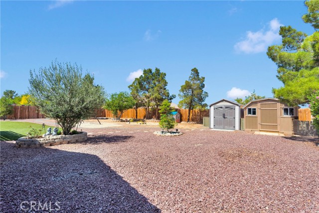 13950 High Falls Trail, Apple Valley CA: https://media.crmls.org/medias/02d13dc4-816d-449a-9c58-e9aac05b49f3.jpg