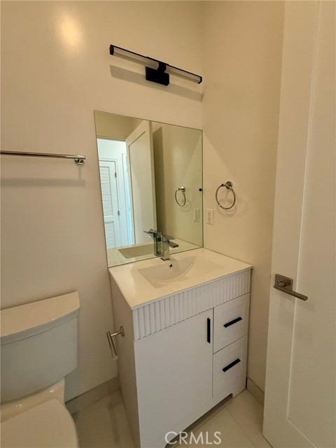 Detail Gallery Image 13 of 23 For 17816 W Bullock, Encino,  CA 91316 - 2 Beds | 2 Baths