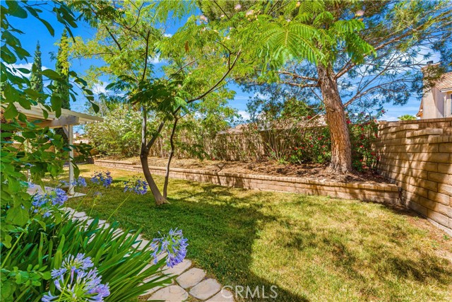 Detail Gallery Image 8 of 9 For 40059 Lloyds Ct, Palmdale,  CA 93551 - 4 Beds | 3 Baths