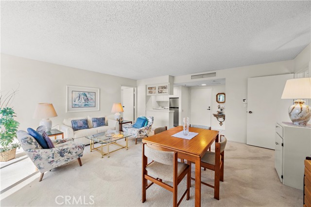 Detail Gallery Image 6 of 27 For 24055 Paseo Del Lago #306,  Laguna Woods,  CA 92637 - 2 Beds | 2 Baths