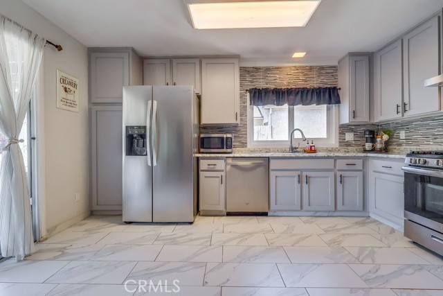 2846 Nandina Drive, Palmdale CA: https://media.crmls.org/medias/02d26d39-61cf-41fe-b80b-5b4d99f3b775.jpg