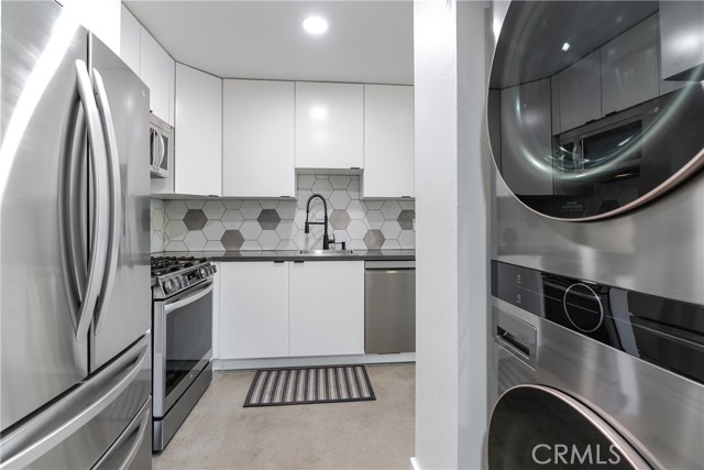 22139 burbank, Woodland Hills CA: https://media.crmls.org/medias/02d29e33-3ca9-4de7-bb8d-a5bcd9448961.jpg