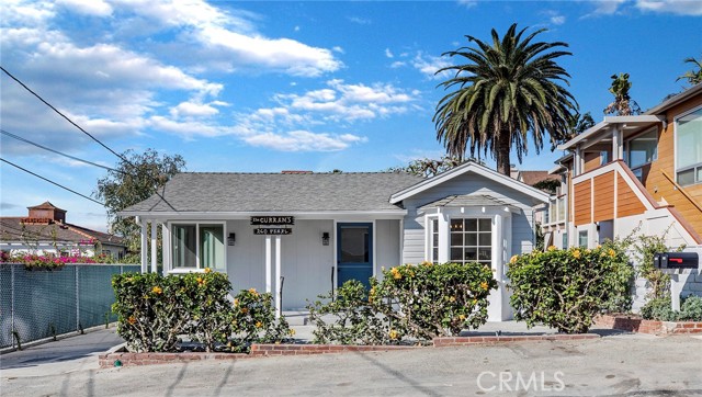 Detail Gallery Image 1 of 20 For 260 Pearl St, Laguna Beach,  CA 92651 - 3 Beds | 2 Baths