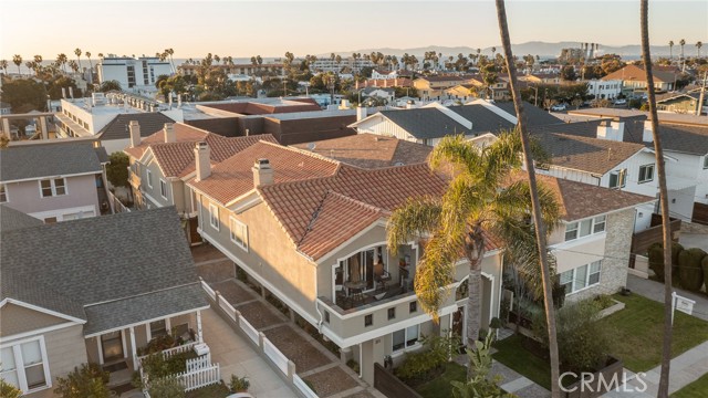 211 Francisca Avenue, Redondo Beach, California 90277, 4 Bedrooms Bedrooms, ,2 BathroomsBathrooms,Residential,For Sale,Francisca,SR25007382