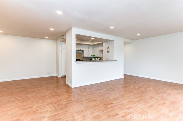 Detail Gallery Image 7 of 35 For 13606 La Jolla Cir #G,  La Mirada,  CA 90638 - 2 Beds | 2 Baths