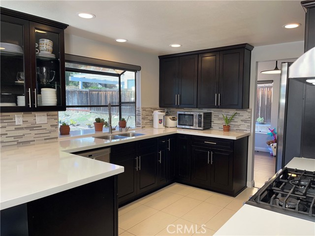 9288 Pipilo Street, San Diego CA: https://media.crmls.org/medias/02d500d9-8b89-4da5-aae2-28b07491700e.jpg