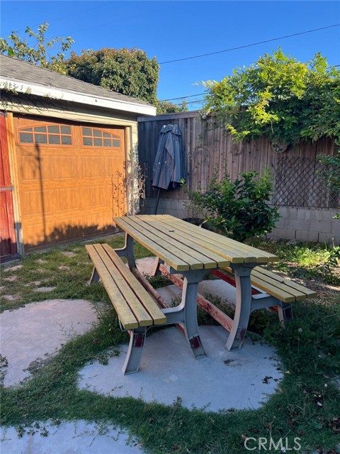 9312 Garden View Avenue, South Gate CA: https://media.crmls.org/medias/02d520fa-077e-43de-97f3-582546216951.jpg