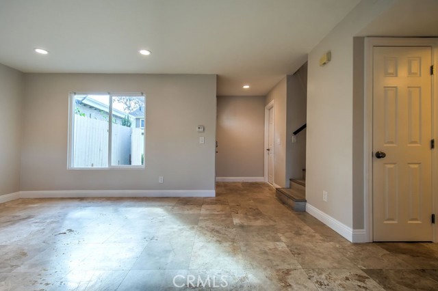 Detail Gallery Image 4 of 38 For 22901 Leo Ln, Lake Forest,  CA 92630 - 4 Beds | 2/1 Baths
