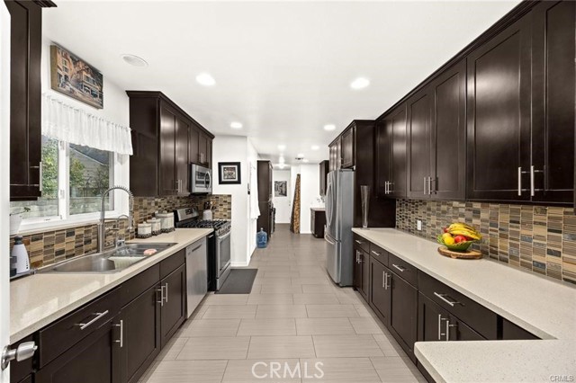 Detail Gallery Image 7 of 16 For 2020 Canada Bld, Glendale,  CA 91208 - 4 Beds | 3 Baths
