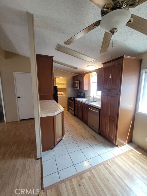21650 Temescal Canyon Road, Corona CA: https://media.crmls.org/medias/02d57f72-e208-4a2c-8b2e-dc3bb4162f91.jpg