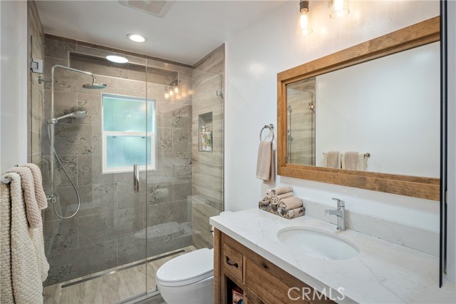 Detail Gallery Image 19 of 40 For 2317 Walgrove, Los Angeles,  CA 90066 - 4 Beds | 3 Baths