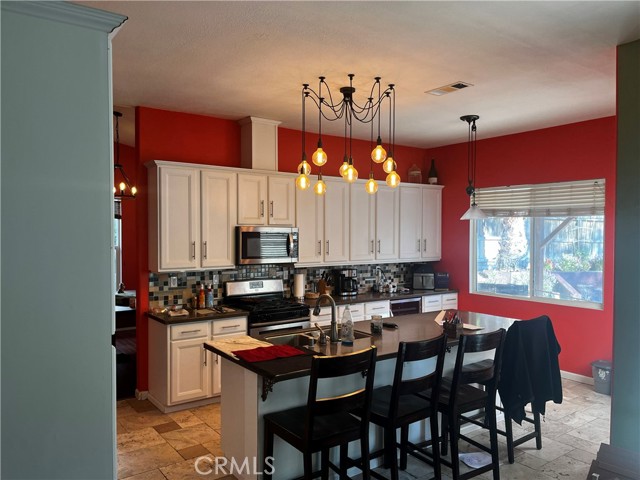 Detail Gallery Image 6 of 10 For 147 via Camelia, Paso Robles,  CA 93446 - 4 Beds | 3 Baths