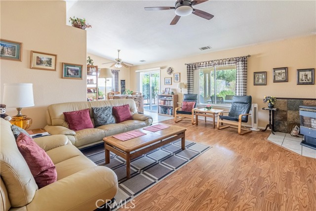 Detail Gallery Image 12 of 33 For 14639 Havasu Ln, Apple Valley,  CA 92307 - 3 Beds | 2 Baths