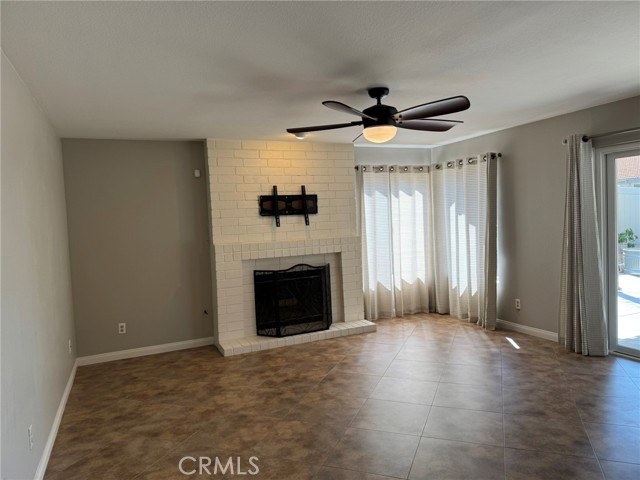 Detail Gallery Image 4 of 20 For 1990 Willowbrook, Oceanside,  CA 92056 - 4 Beds | 3 Baths