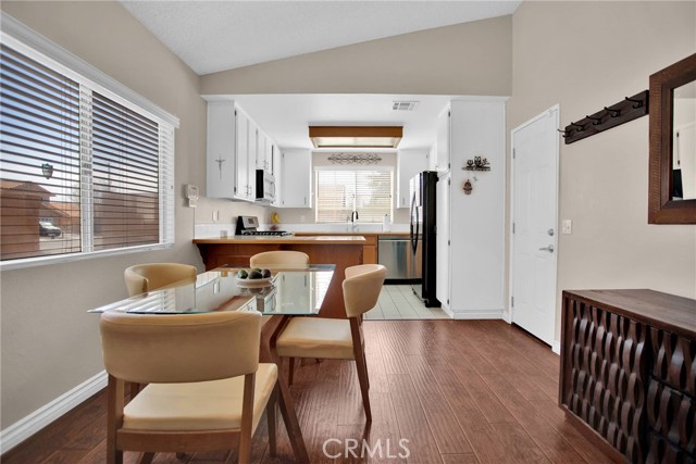Detail Gallery Image 14 of 47 For 16236 Bridgewood Ln, Victorville,  CA 92395 - 3 Beds | 2 Baths