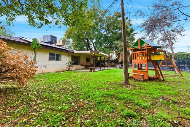Detail Gallery Image 31 of 42 For 2404 Prestwick Ct, Bakersfield,  CA 93309 - 3 Beds | 2 Baths