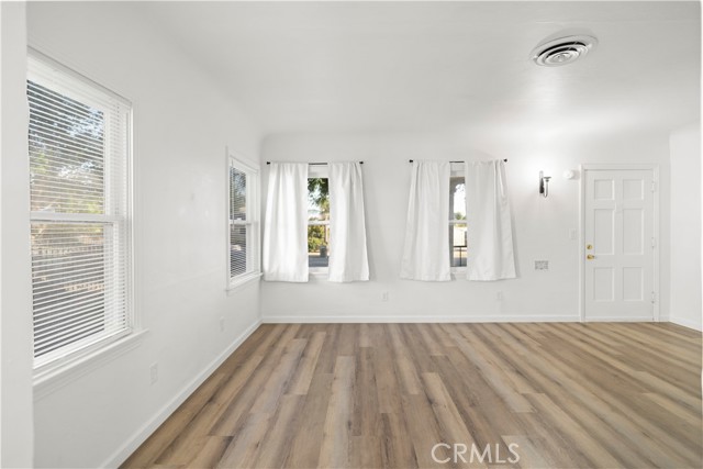 Detail Gallery Image 3 of 26 For 234 Linda Vista Dr, Bakersfield,  CA 93308 - 2 Beds | 1 Baths