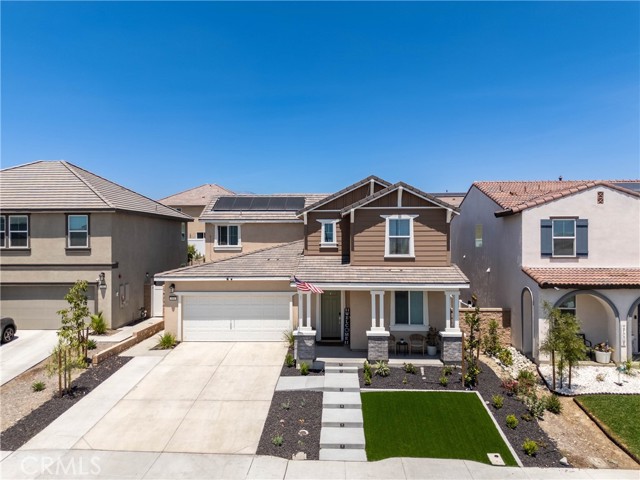 Detail Gallery Image 1 of 36 For 554 Cumberland Rd, Rialto,  CA 92377 - 4 Beds | 3 Baths