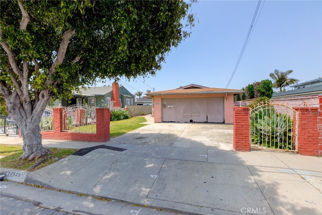 10925 Dalerose Avenue, Lennox, CA 90304