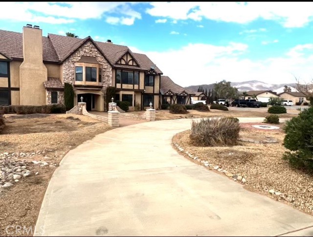 Detail Gallery Image 2 of 22 For 23120 Chia Rd, Apple Valley,  CA 92308 - 5 Beds | 3/1 Baths