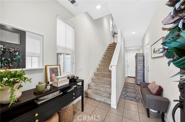 Detail Gallery Image 2 of 23 For 390 N Bellarose Way, Anaheim,  CA 92805 - 3 Beds | 2/1 Baths