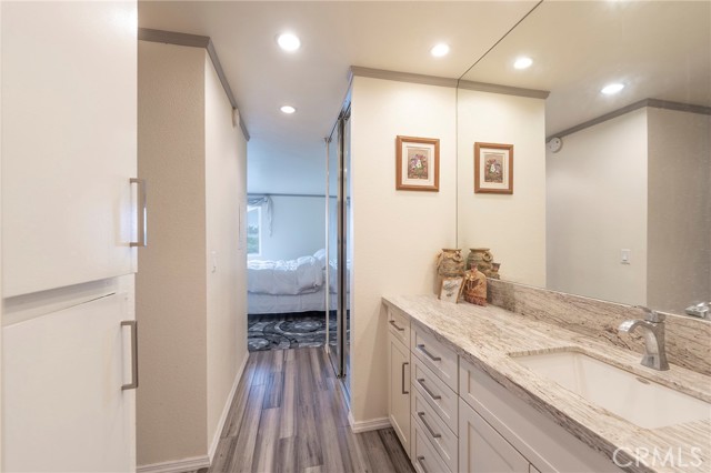 Bath dressing area to the bedroom