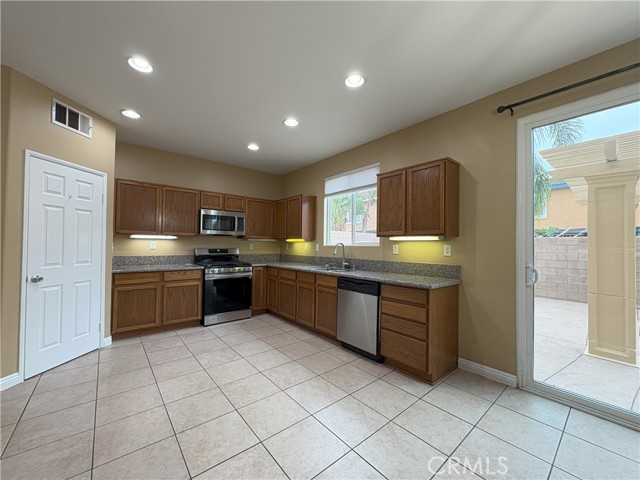 Detail Gallery Image 9 of 39 For 12325 Nicole, Corona,  CA 91752 - 4 Beds | 2/1 Baths