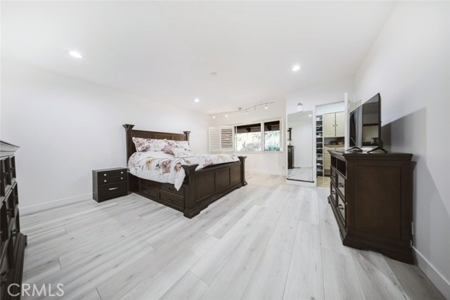 Detail Gallery Image 29 of 39 For 9775 via Roma, Burbank,  CA 91504 - 2 Beds | 3 Baths