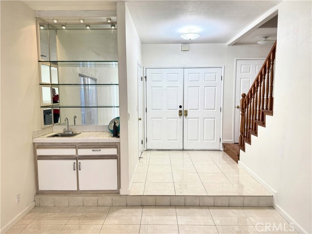 Detail Gallery Image 2 of 18 For 18319 Hart St #3,  Reseda,  CA 91335 - 4 Beds | 4 Baths