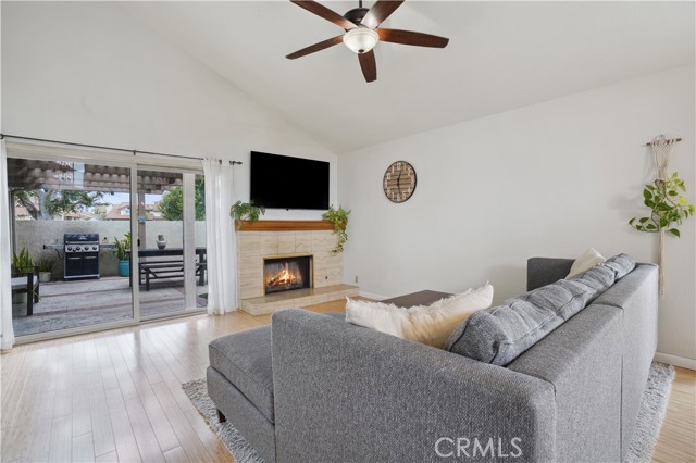 1027 W Rainbow Falls Way, Orange CA: https://media.crmls.org/medias/02de9a5c-e6a4-4054-b862-f7691f917fdf.jpg