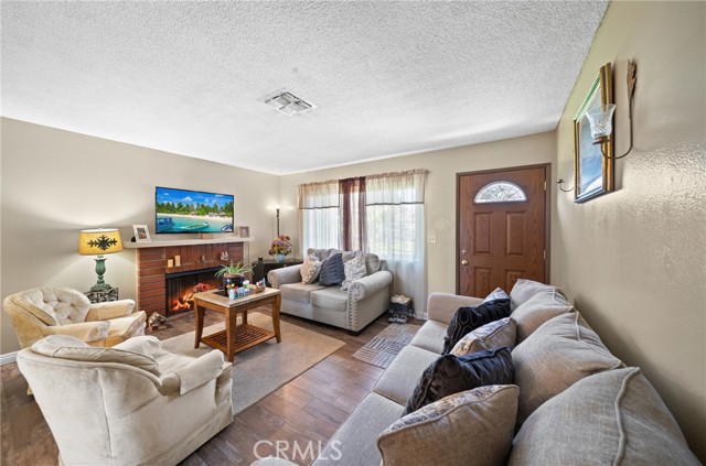 Detail Gallery Image 9 of 29 For 2313 Mesquite, Corona,  CA 92882 - 3 Beds | 2 Baths