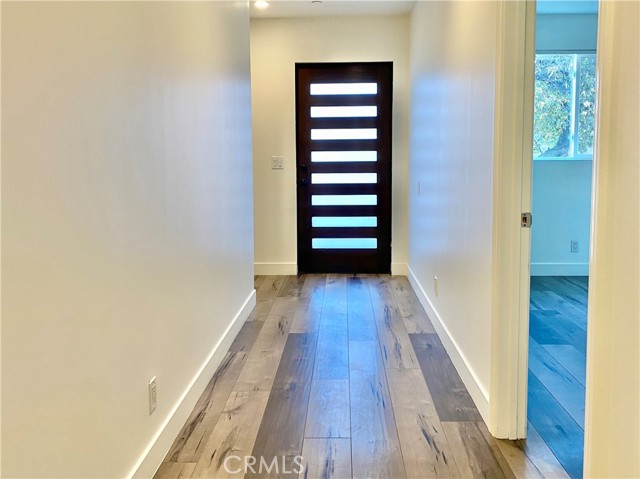 Detail Gallery Image 32 of 39 For 7327 Kester Ave #6,  Van Nuys,  CA 91405 - 4 Beds | 3/1 Baths
