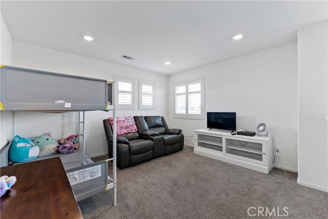 Detail Gallery Image 13 of 26 For 2074 N Applegate Ave, Fresno,  CA 93737 - 4 Beds | 2/1 Baths