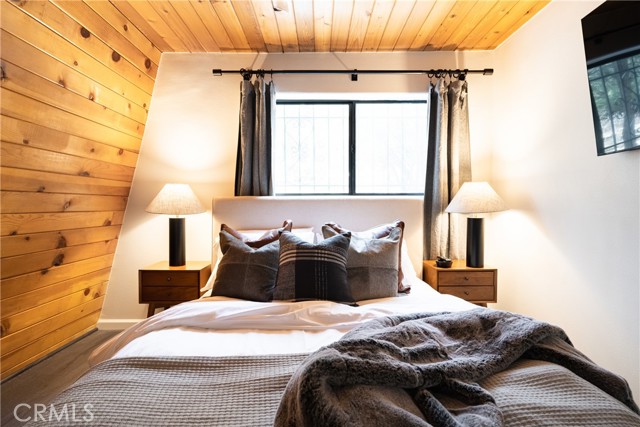 Detail Gallery Image 17 of 45 For 1117 Crater Mountain, Big Bear City,  CA 92314 - 5 Beds | 3 Baths