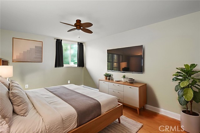 911 N Kings Road, West Hollywood CA: https://media.crmls.org/medias/02e37ce4-d288-46e9-b10b-a12581c883fa.jpg